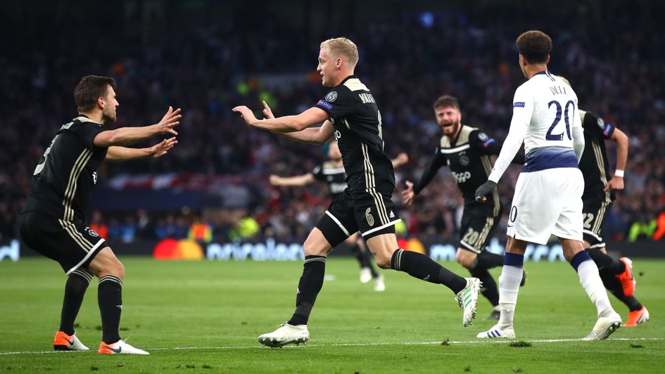 Ajax Curi Kemenangan di Kandang Spurs