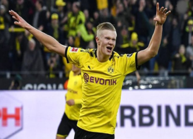 Borussia Dortmund Mengharapkan Penyerangnya Tetap Diklub